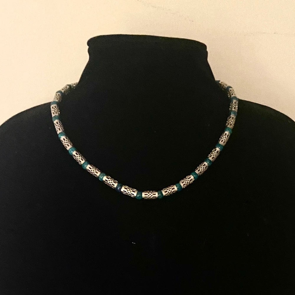 Women’s silver and teal beads necklace